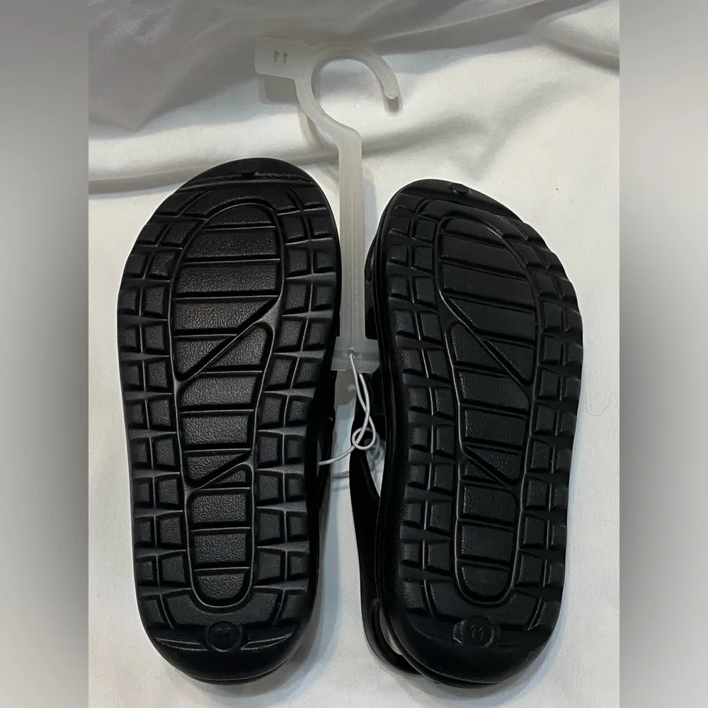 Target Black Kids Water Shoes size 11